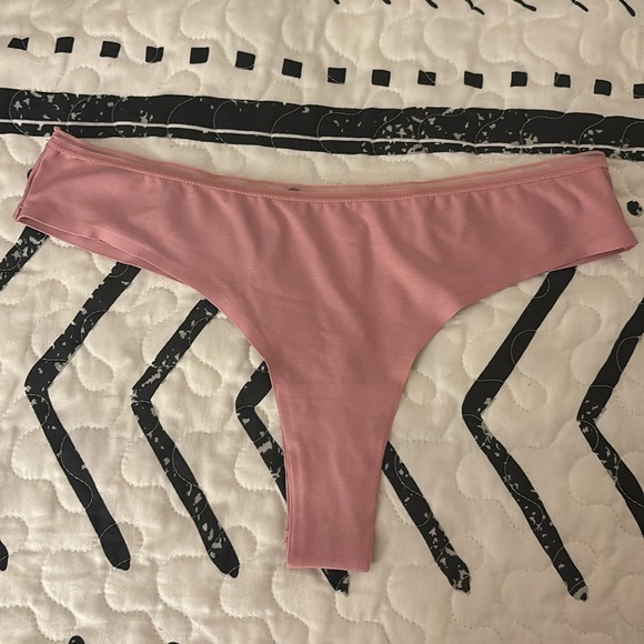 3 new pairs of thongs - Picture 7 of 11